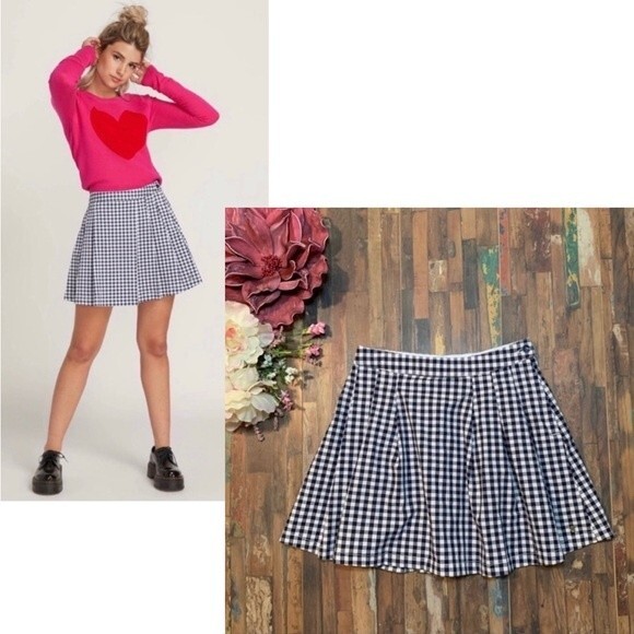 VOLCOM x GEORGIA MAY JAGGER Black/White Gingham Pleated Mini Skirt - Picture 1 of 9